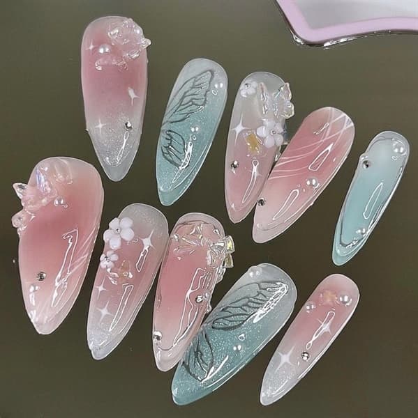 Nụ Hôn Cánh Bướm